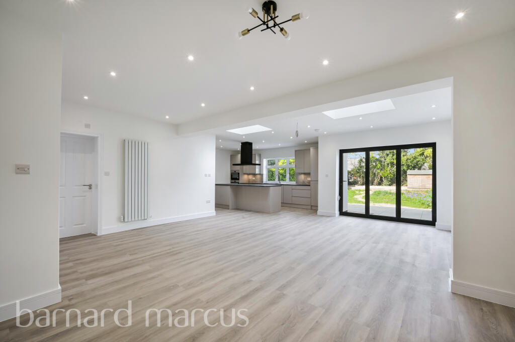 4 bed Detached for rent in Friern Barnet. From Barnard Marcus Lettings - North Finchley Lettings