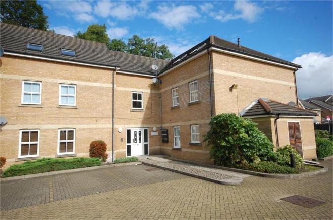 2 bed Detached for rent in Friern Barnet. From Barnard Marcus Lettings - North Finchley Lettings