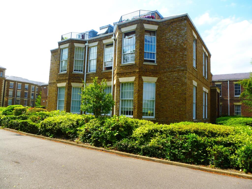 3 bed 1st Floor Flat for rent in Friern Barnet. From Barnard Marcus Lettings - North Finchley Lettings