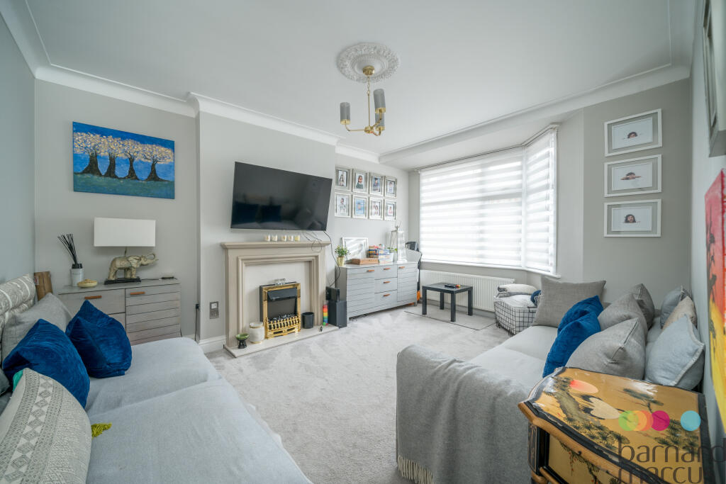 3 bed Detached for rent in Friern Barnet. From Barnard Marcus Lettings - North Finchley Lettings
