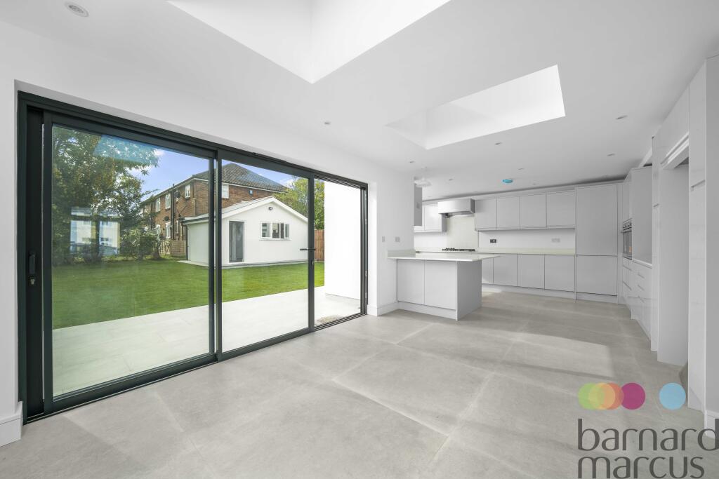 4 bed Detached for rent in Friern Barnet. From Barnard Marcus Lettings - North Finchley Lettings