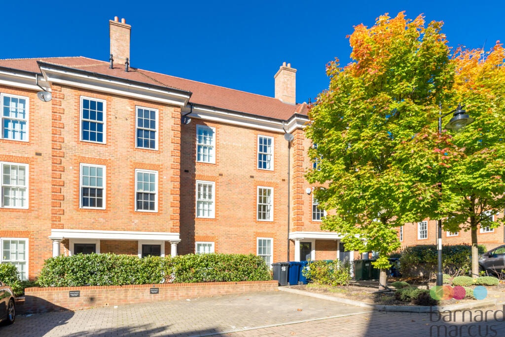 4 bed Town House for rent in London. From Barnard Marcus Lettings - North Finchley Lettings