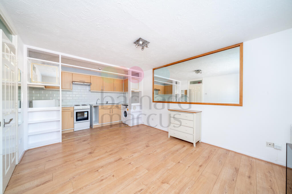 4 bed Studio for rent in Friern Barnet. From Barnard Marcus Lettings - North Finchley Lettings