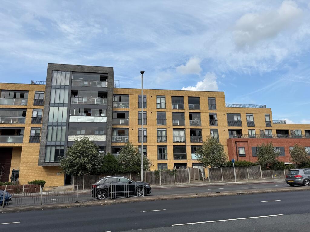 1 bed Apartment for rent in Southgate. From Barnard Marcus Lettings - North Finchley Lettings