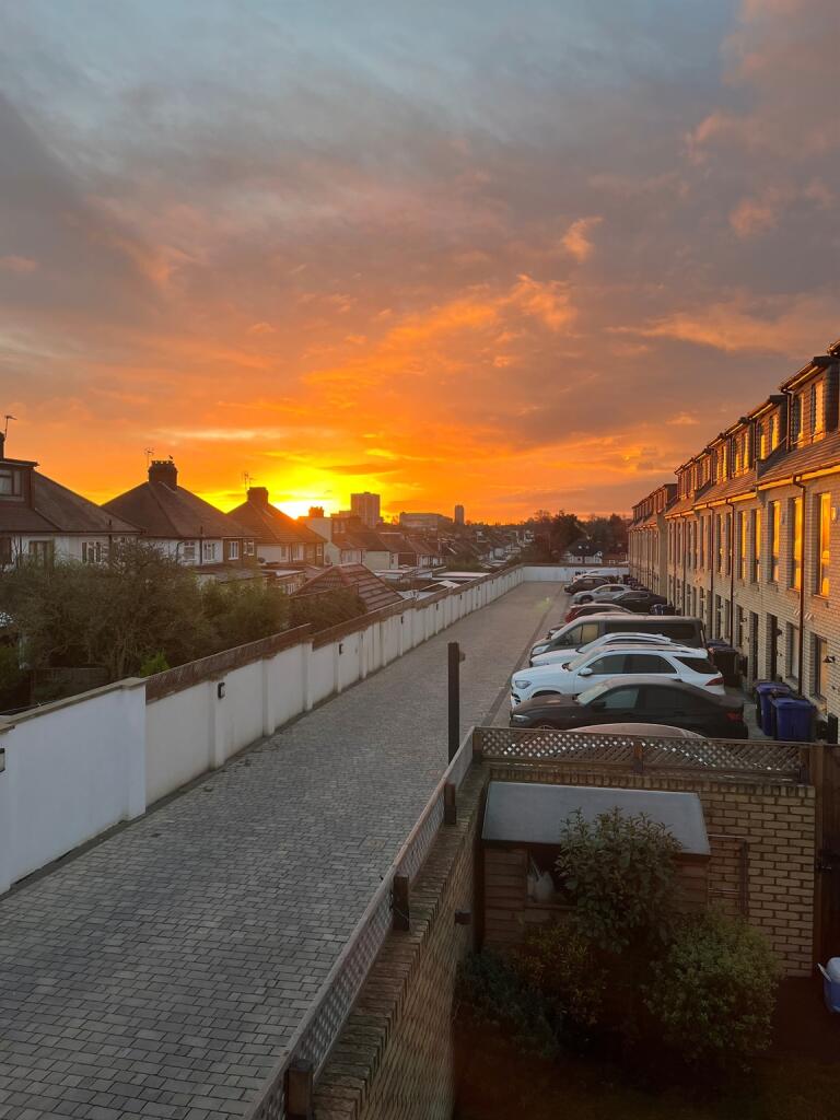 4 bed Detached for rent in Stanmore. From Barnard Marcus Lettings - North Finchley Lettings 4 bed Detached for rent in Stanmore. From Barnard Marcus Lettings - North Finchley Lettings