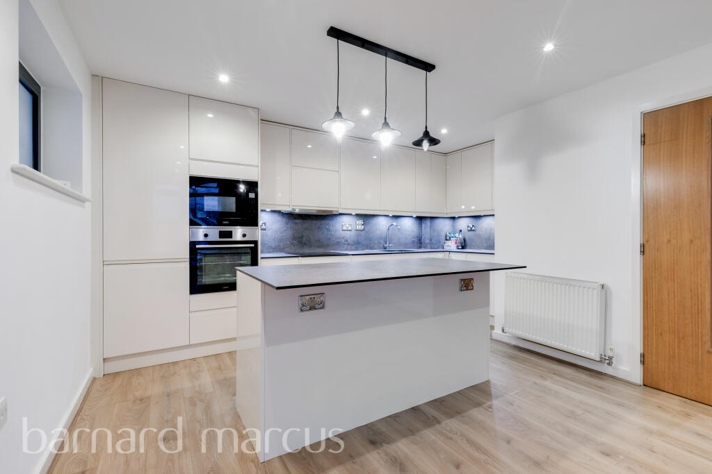 3 bed Apartment for rent in London. From Barnard Marcus Lettings - Putney Lettings