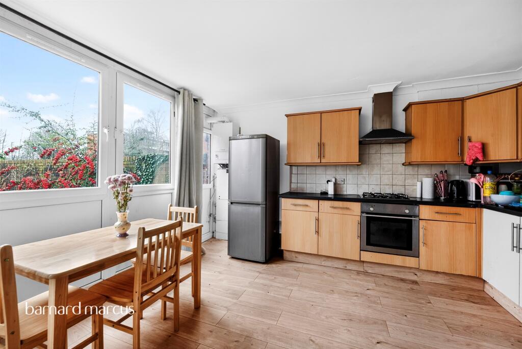 4 bed 1st Floor Flat for rent in Putney. From Barnard Marcus Lettings - Putney Lettings 4 bed 1st Floor Flat for rent in Putney. From Barnard Marcus Lettings - Putney Lettings