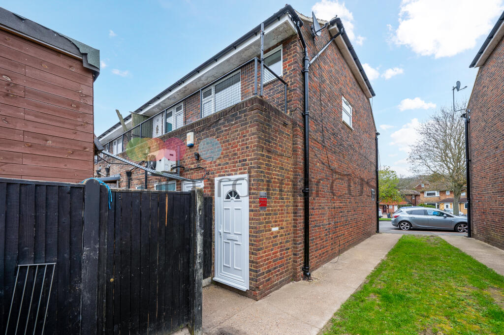 2 bed 1st Floor Flat for rent in Purley. From Barnard Marcus Lettings - South Croydon Lettings