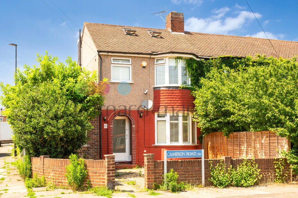 4 bed Detached for rent in Catford. From Barnard Marcus Lettings - South Croydon Lettings