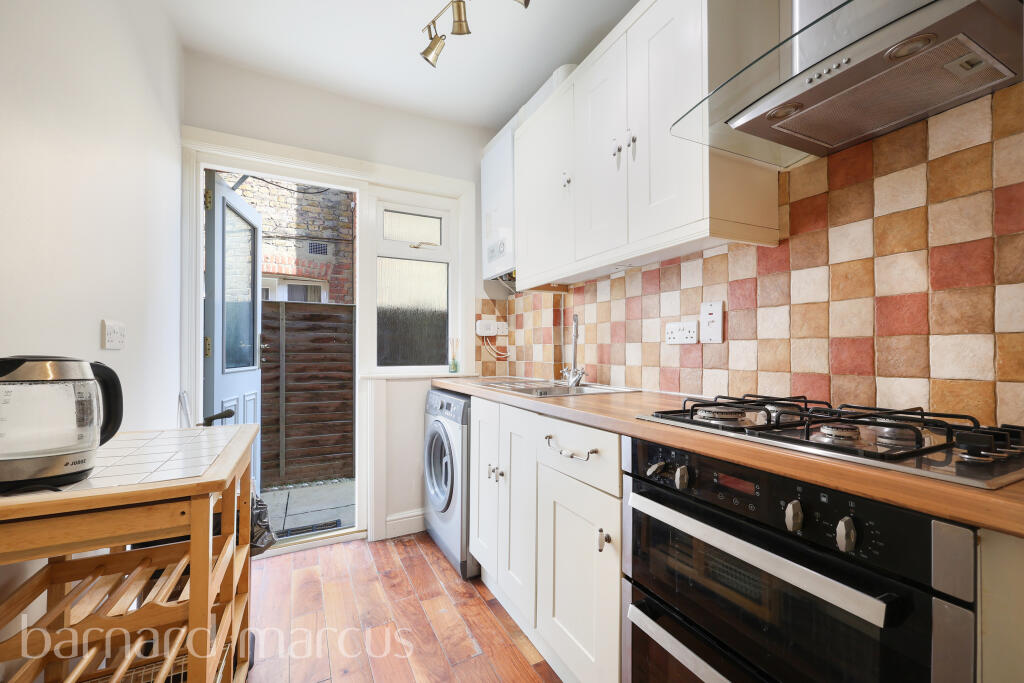 3 bed Apartment for rent in Clapham. From Barnard Marcus Lettings - Streatham Lettings