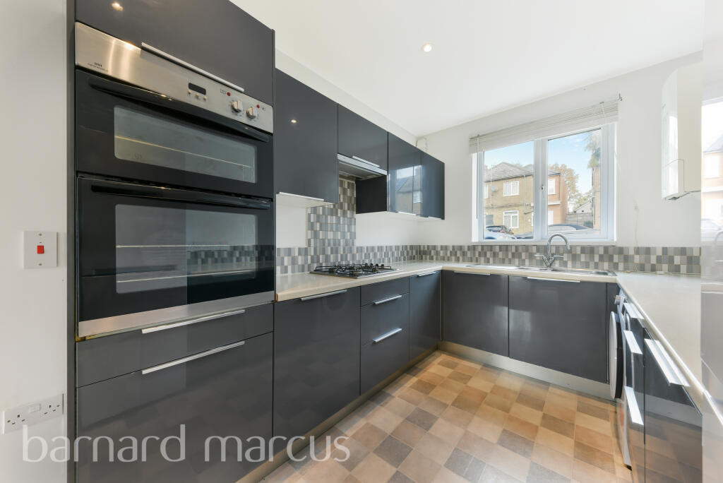 3 bed End of Terrace for rent in Streatham. From Barnard Marcus Lettings - Streatham Lettings