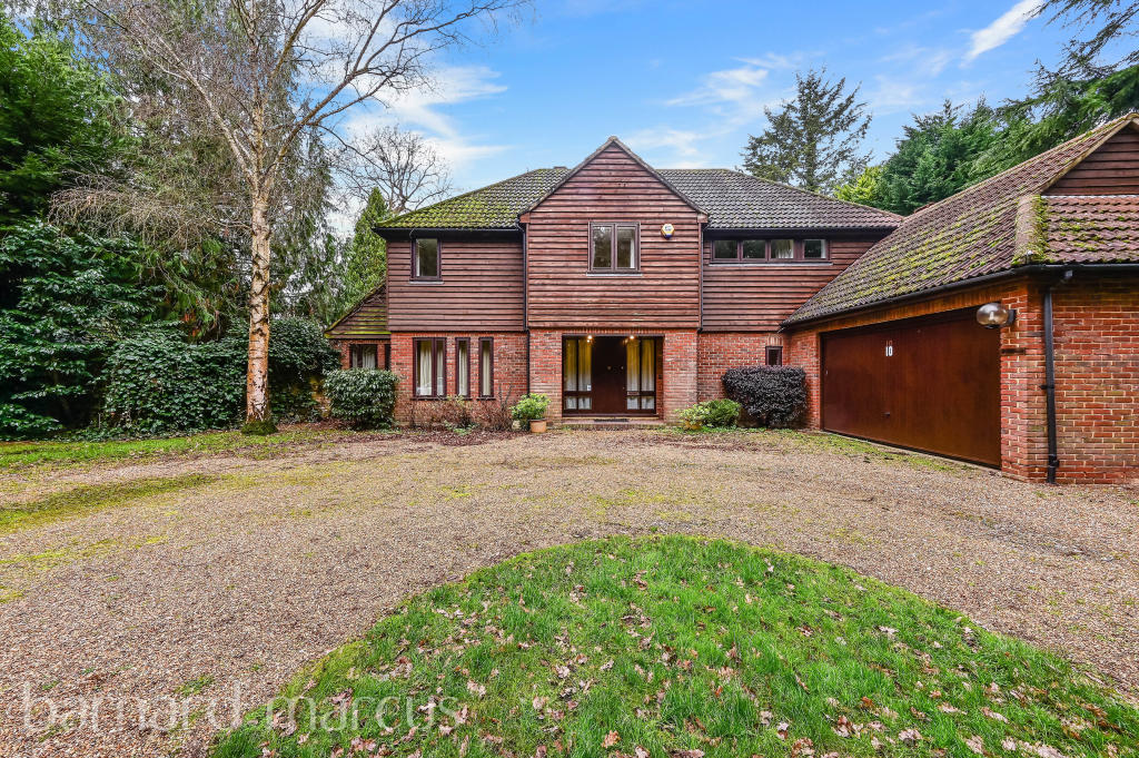 5 bed Detached House for rent in Esher. From Barnard Marcus Lettings - Sutton Lettings