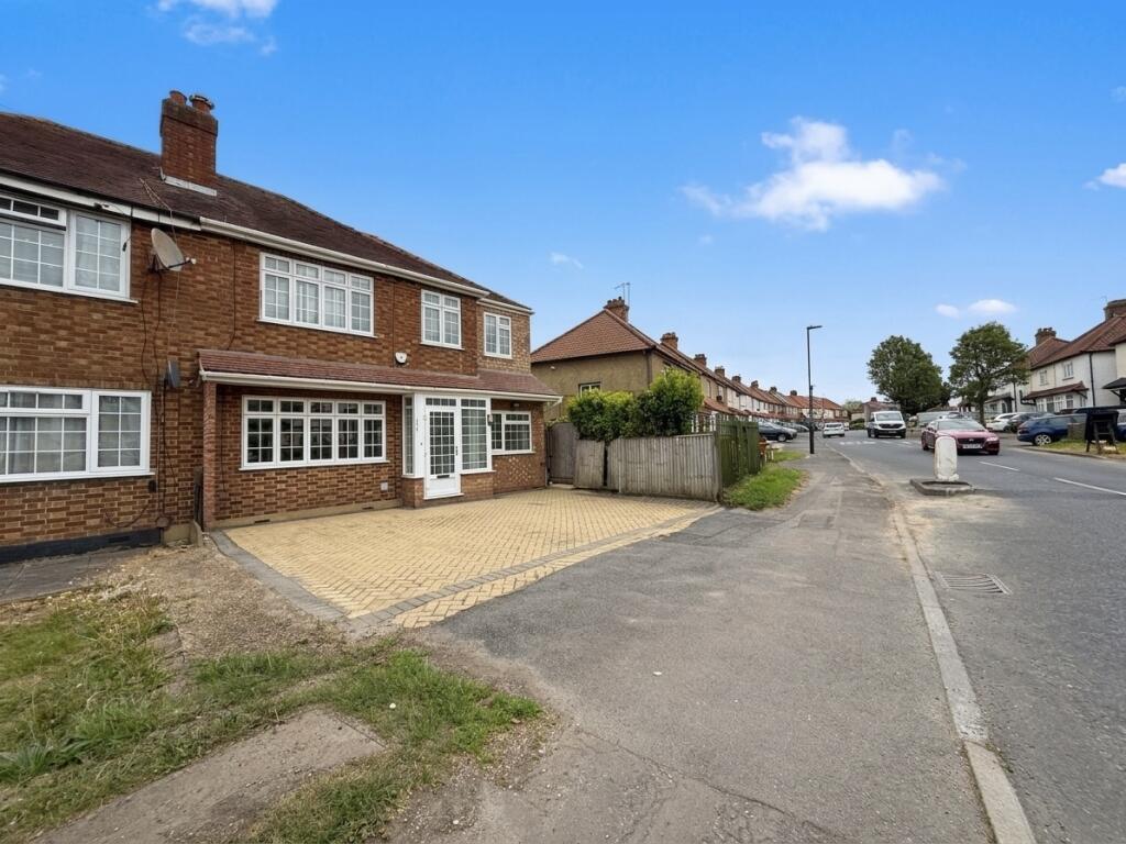 6 bed Semi Detached for rent in Worcester Park. From Barnard Marcus Lettings - Sutton Lettings