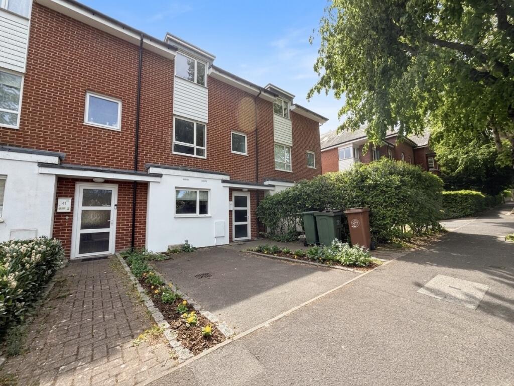 4 bed Detached for rent in Carshalton. From Barnard Marcus Lettings - Sutton Lettings