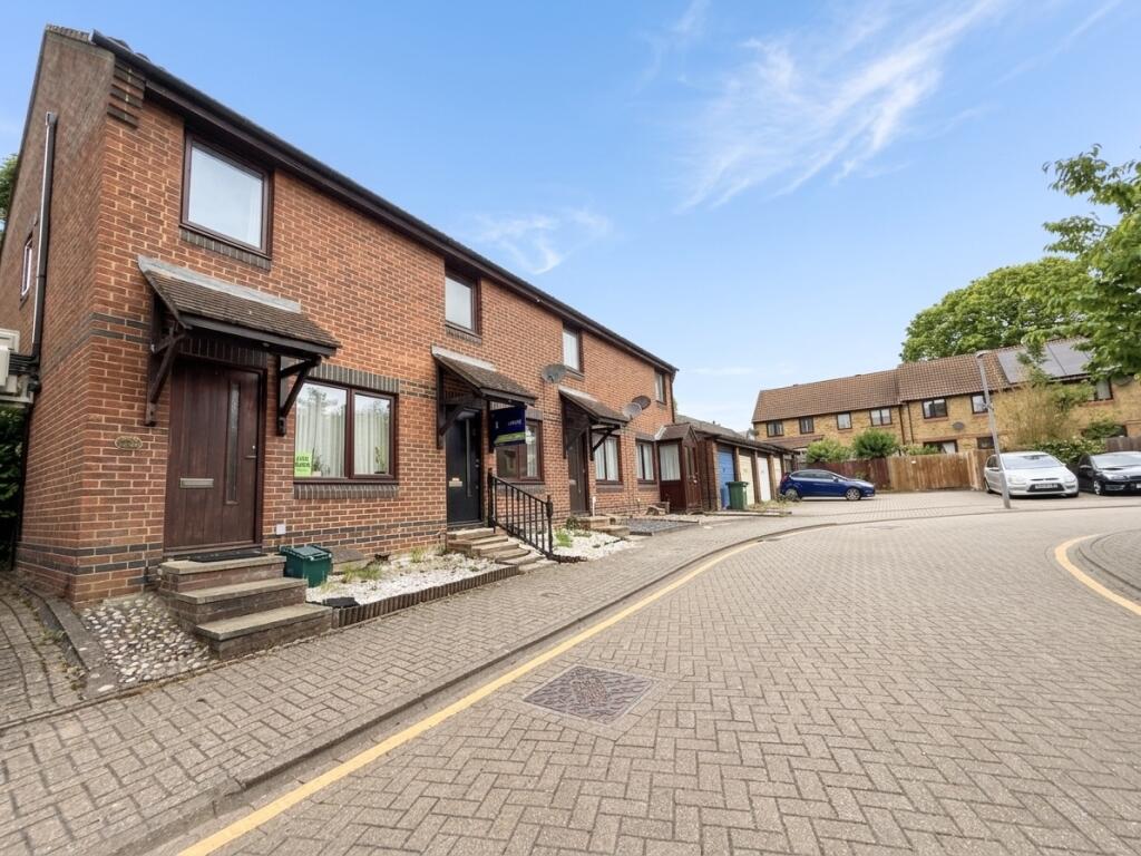 2 bed Mid Terraced House for rent in Carshalton. From Barnard Marcus Lettings - Sutton Lettings