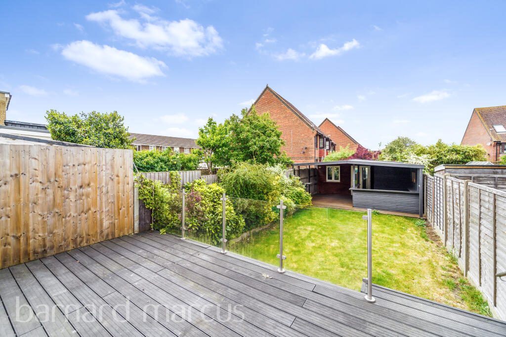 4 bed Detached for rent in Stoneleigh. From Barnard Marcus Lettings - Sutton Lettings 4 bed Detached for rent in Stoneleigh. From Barnard Marcus Lettings - Sutton Lettings