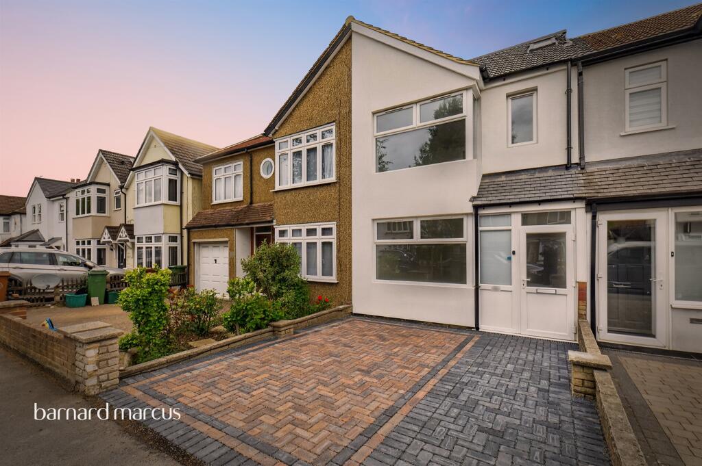 3 bed Detached for rent in Worcester Park. From Barnard Marcus Lettings - Sutton Lettings