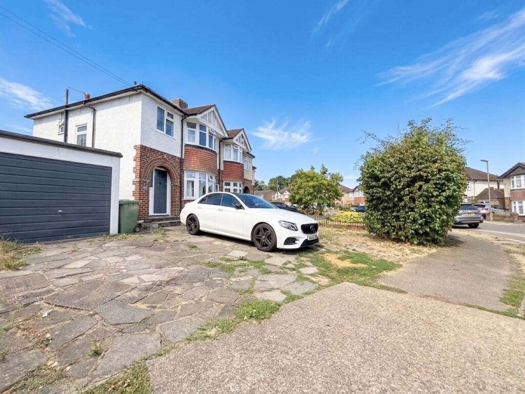 3 bed Detached for rent in Epsom. From Barnard Marcus Lettings - Sutton Lettings 3 bed Detached for rent in Epsom. From Barnard Marcus Lettings - Sutton Lettings