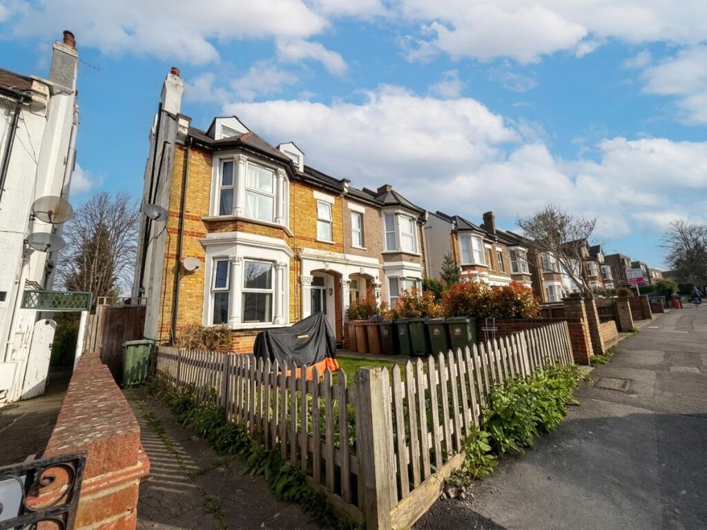 2 bed 1st Floor Flat for rent in Carshalton. From Barnard Marcus Lettings - Sutton Lettings 2 bed 1st Floor Flat for rent in Carshalton. From Barnard Marcus Lettings - Sutton Lettings