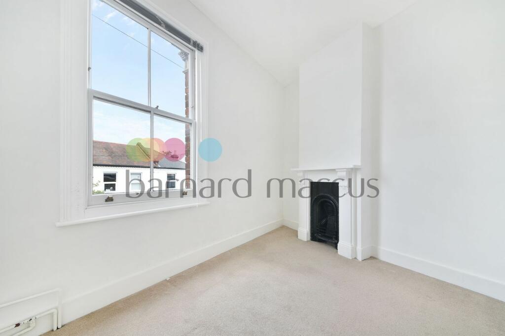 3 bed Flat for rent in London. From Barnard Marcus Lettings - Thornton Heath Lettings