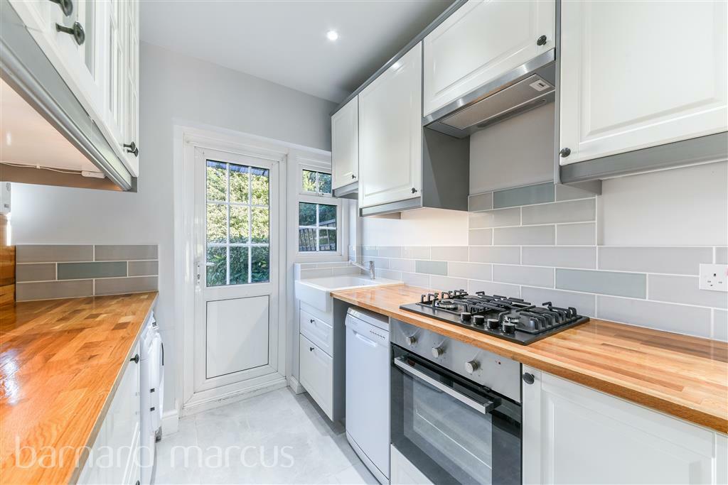 3 bed Mid Terraced House for rent in Mitcham. From Barnard Marcus Lettings - Tooting Lettings