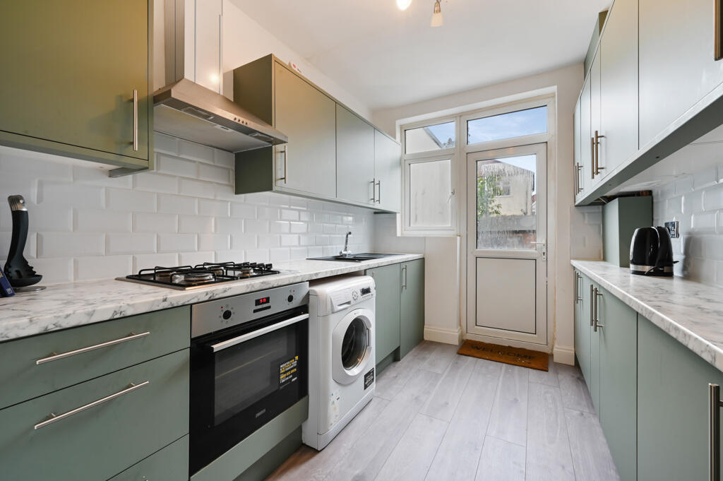 4 bed Detached House for rent in London. From Barnard Marcus Lettings - Tooting Lettings
