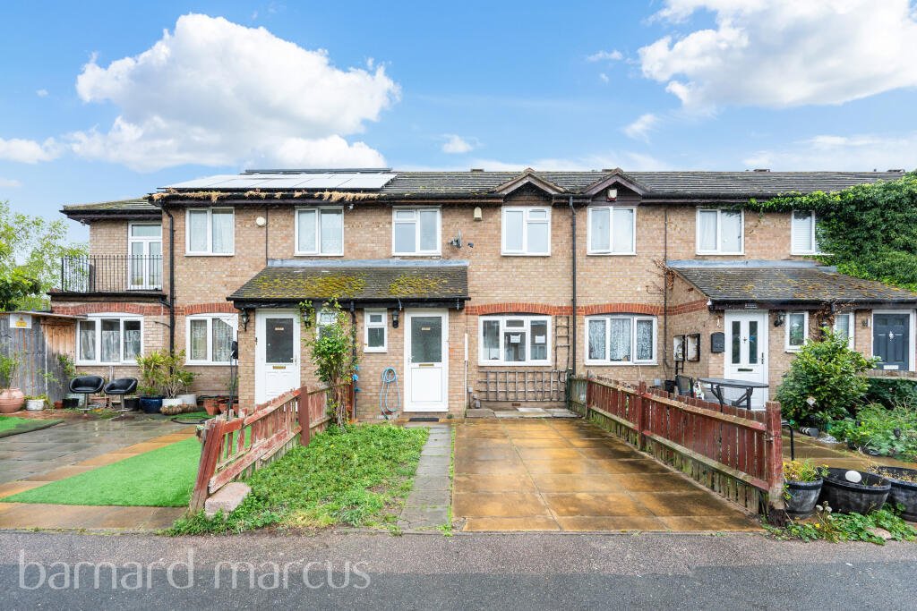 3 bed Detached for rent in Mitcham. From Barnard Marcus Lettings - Tooting Lettings