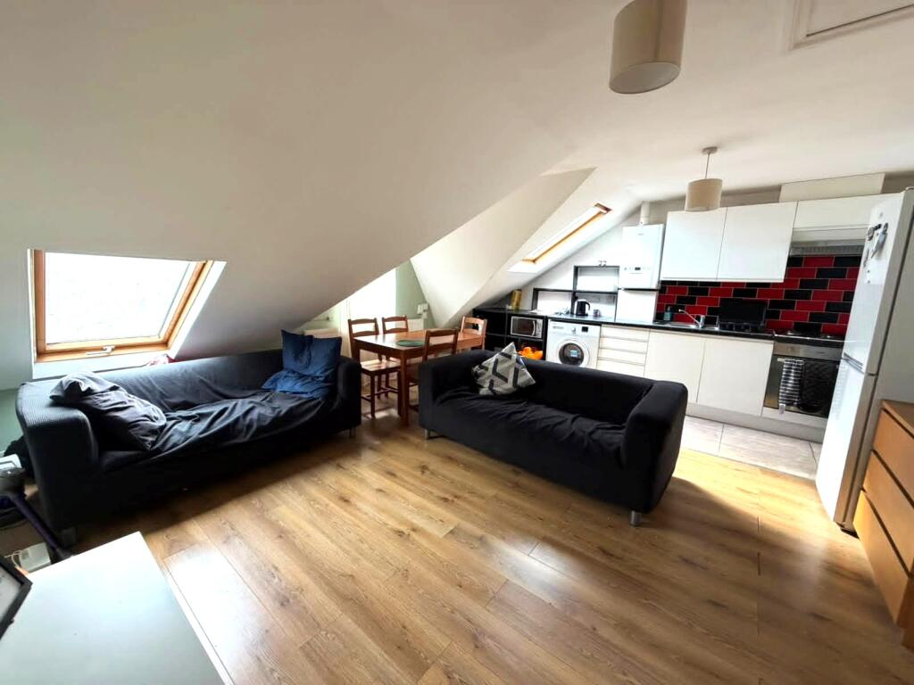 2 bed 1st Floor Flat for rent in London. From Barnard Marcus Lettings - Tooting Lettings