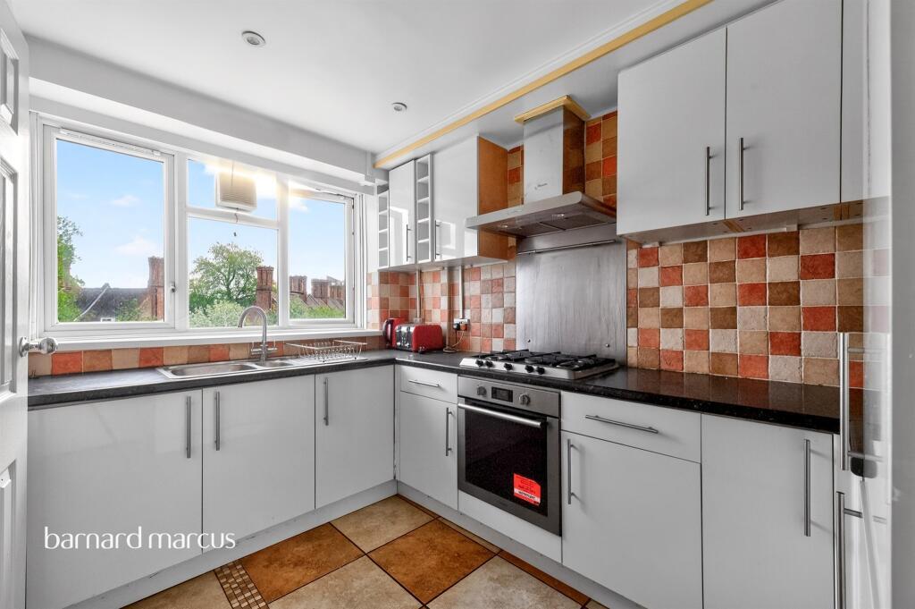 4 bed 1st Floor Flat for rent in Merton. From Barnard Marcus Lettings - Tooting Lettings
