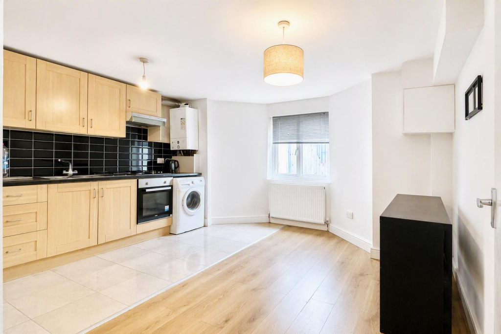 1 bed 1st Floor Flat for rent in London. From Barnard Marcus Lettings - Tooting Lettings
