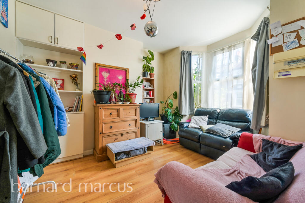 4 bed Apartment for rent in London. From Barnard Marcus Lettings - Tooting Lettings 4 bed Apartment for rent in London. From Barnard Marcus Lettings - Tooting Lettings