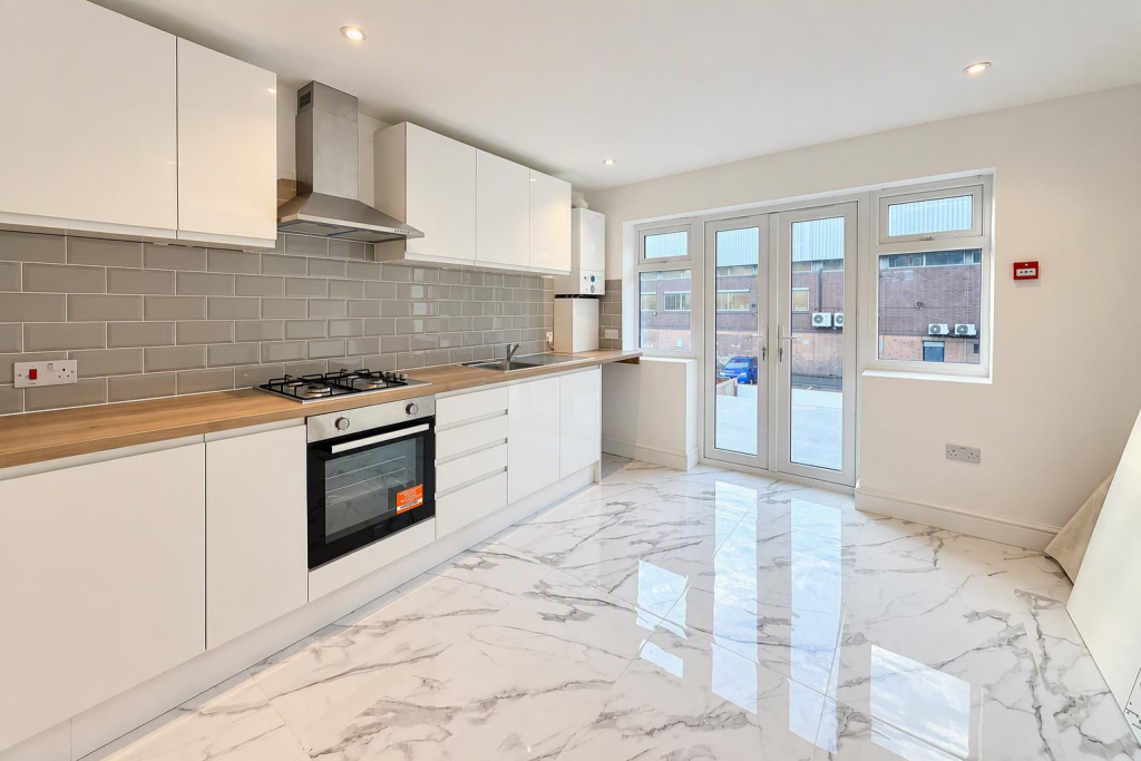 3 bed 1st Floor Flat for rent in Merton. From Barnard Marcus Lettings - Tooting Lettings
