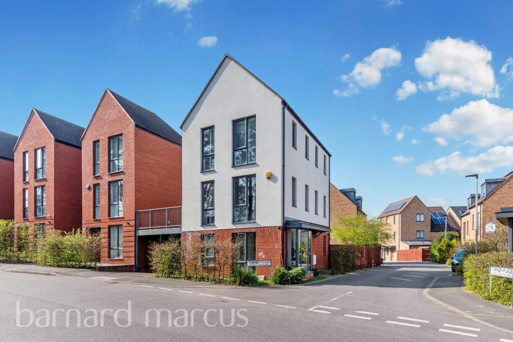 4 bed Lodge for rent in Coulsdon. From Barnard Marcus Lettings - Wallington - Lettings