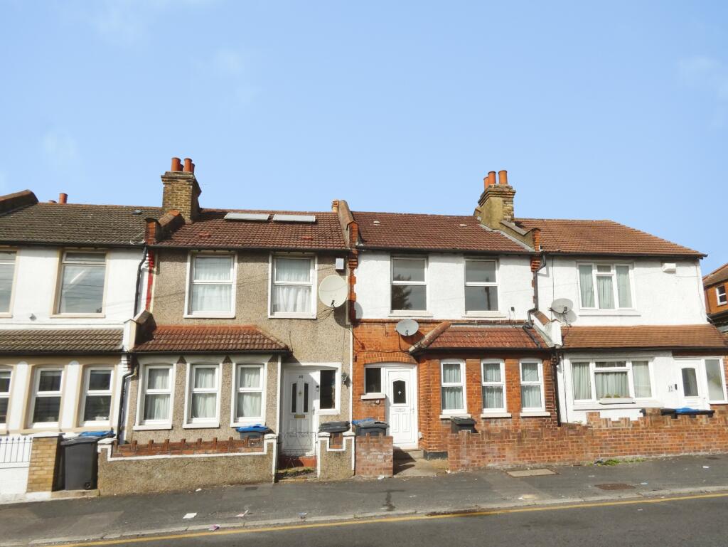 2 bed Detached for rent in Croydon. From Barnard Marcus Lettings - Wallington - Lettings