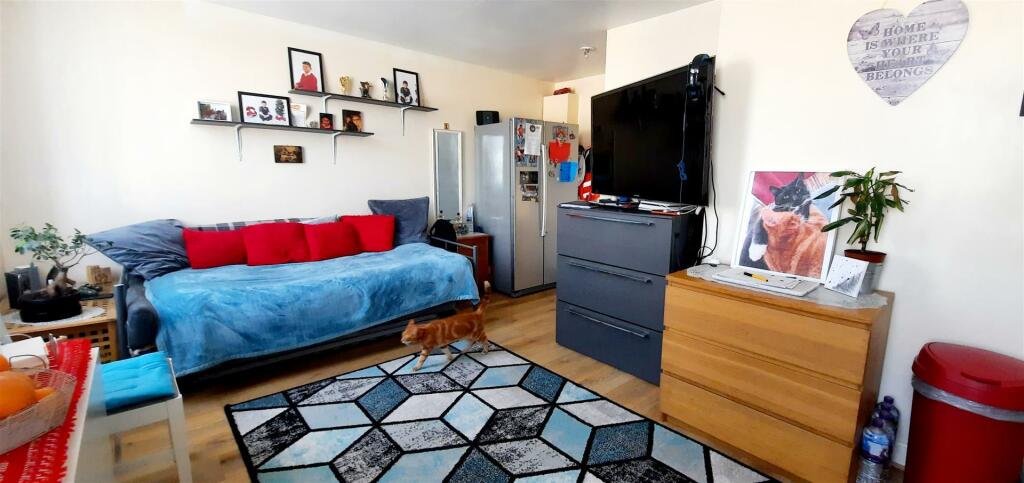 1 bed Apartment for rent in London. From Barnard Marcus Lettings - West Kensington - Lettings