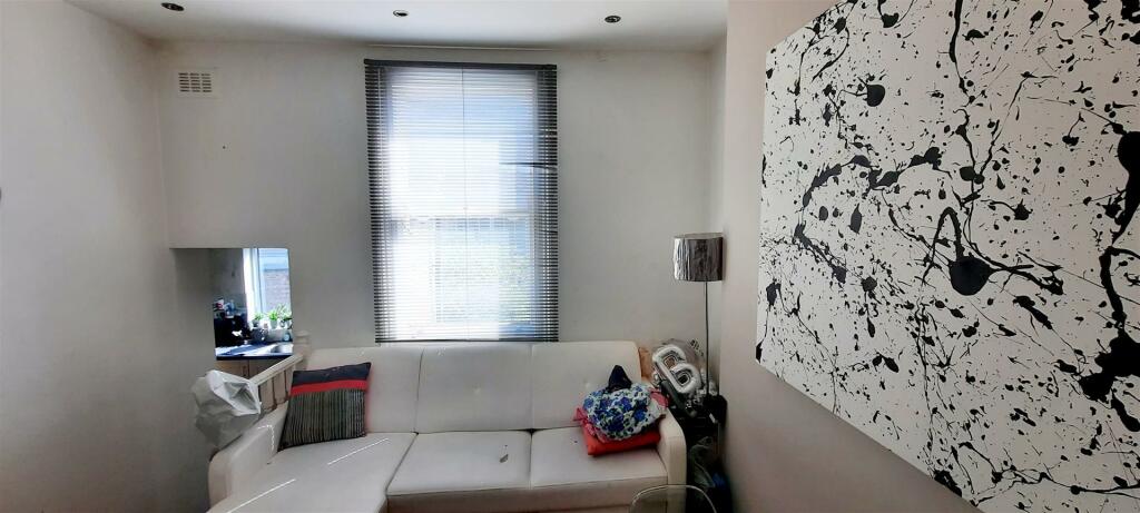 2 bed Flat for rent in London. From Barnard Marcus Lettings - West Kensington - Lettings