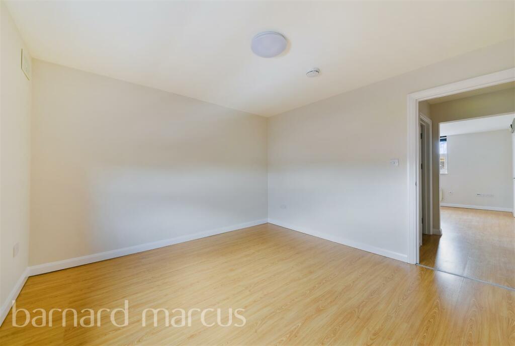 1 bed Apartment for rent in Hammersmith. From Barnard Marcus Lettings - West Kensington - Lettings