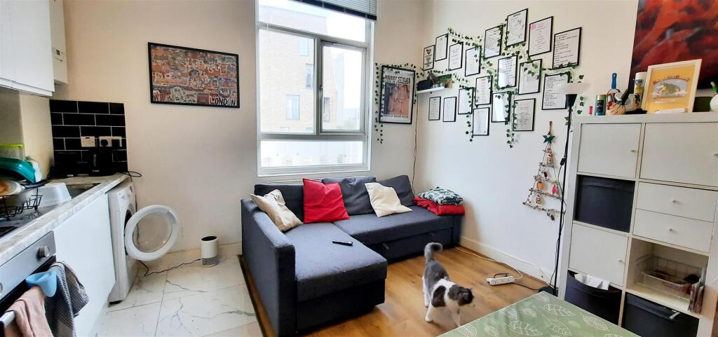 3 bed Apartment for rent in London. From Barnard Marcus Lettings - West Kensington - Lettings