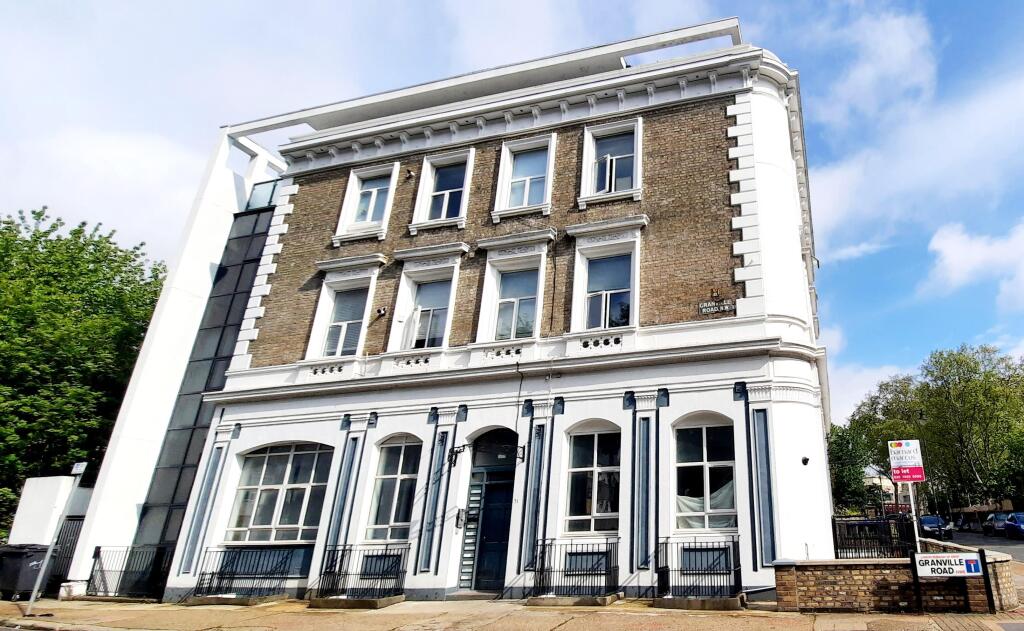 3 bed Apartment for rent in London. From Barnard Marcus Lettings - West Kensington - Lettings