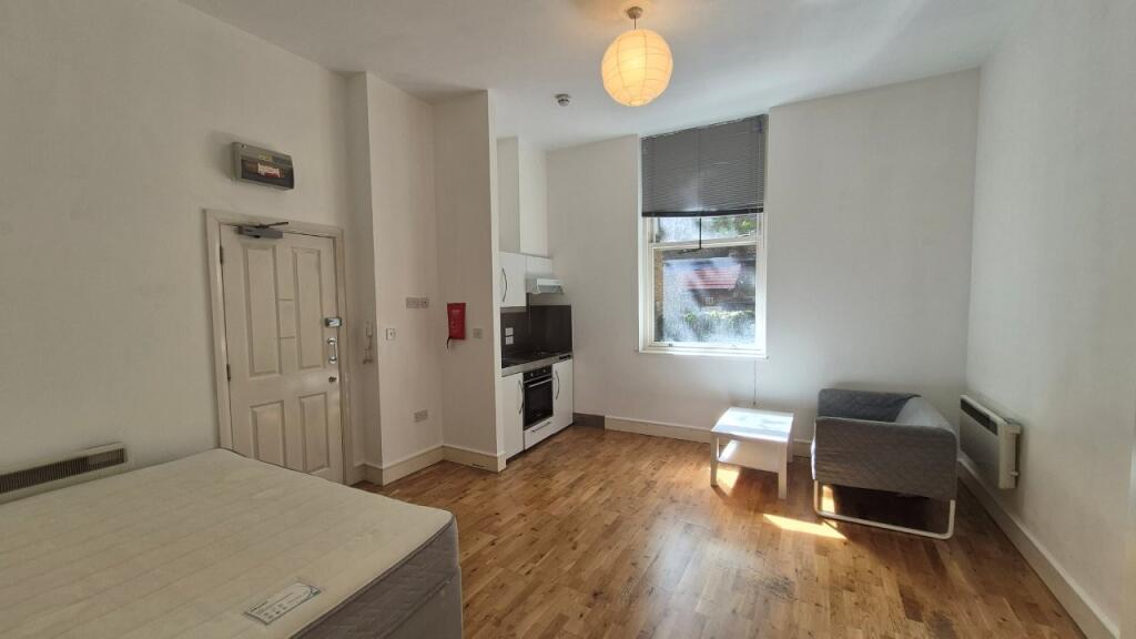 4 bed Apartment for rent in Hammersmith. From Barnard Marcus Lettings - West Kensington - Lettings