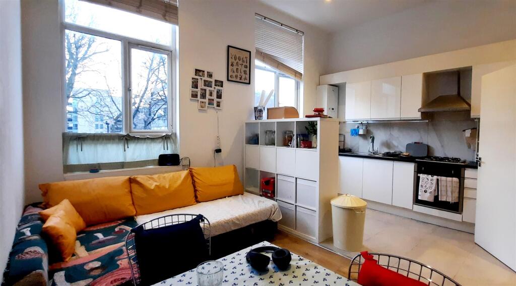 2 bed Apartment for rent in Paddington. From Barnard Marcus Lettings - West Kensington - Lettings