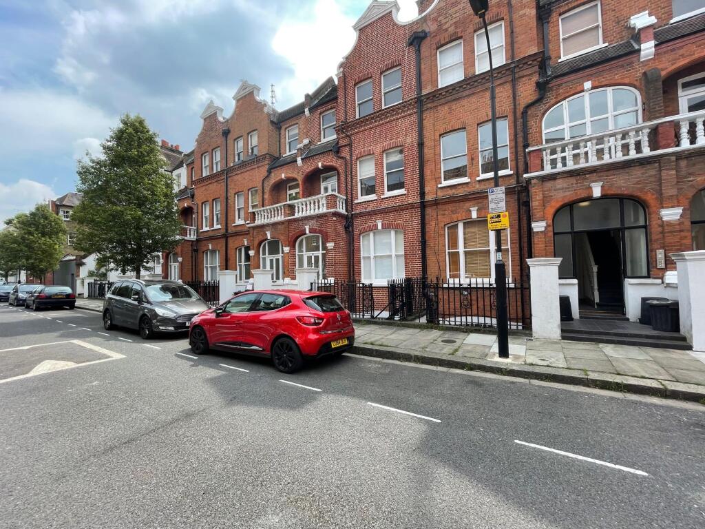 1 bed 1st Floor Flat for rent in Kensington. From Barnard Marcus Lettings - Chiswick- Lettings