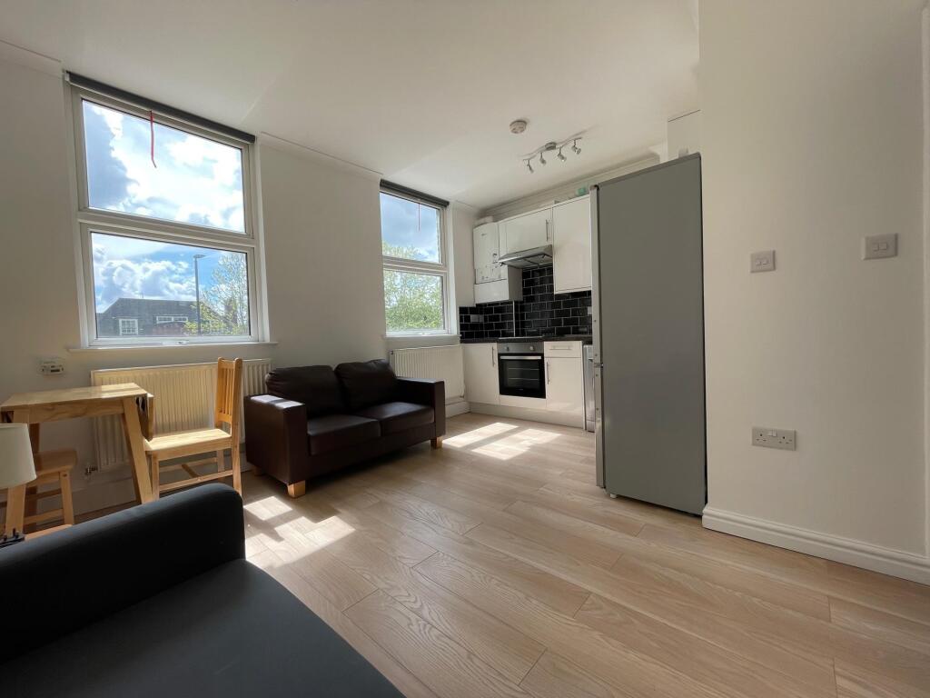 1 bed 1st Floor Flat for rent in Chiswick. From Barnard Marcus Lettings - Chiswick- Lettings