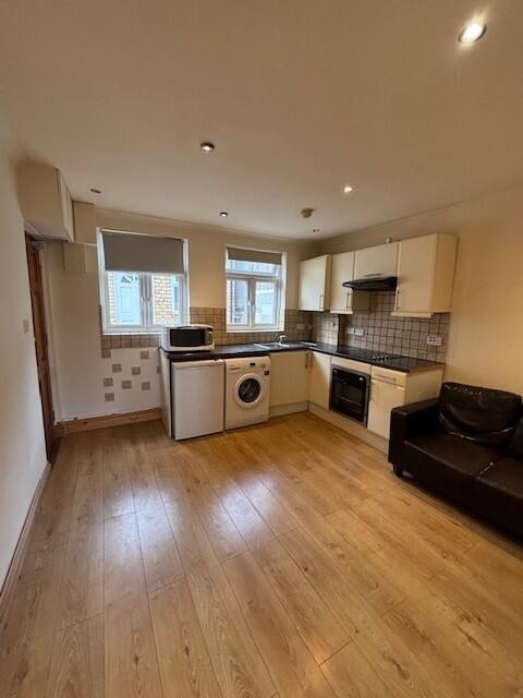1 bed 1st Floor Flat for rent in Chiswick. From Barnard Marcus Lettings - Chiswick- Lettings