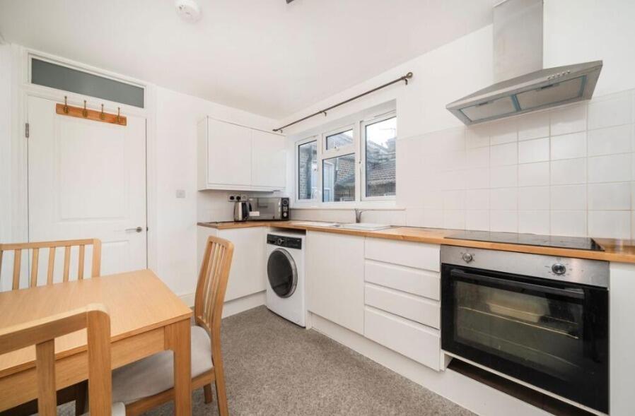 3 bed 1st Floor Flat for rent in Hammersmith. From Barnard Marcus Lettings - Chiswick- Lettings