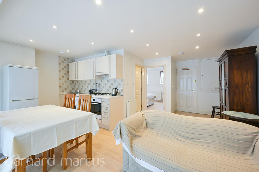 1 bed 1st Floor Flat for rent in Chiswick. From Barnard Marcus Lettings - Chiswick- Lettings