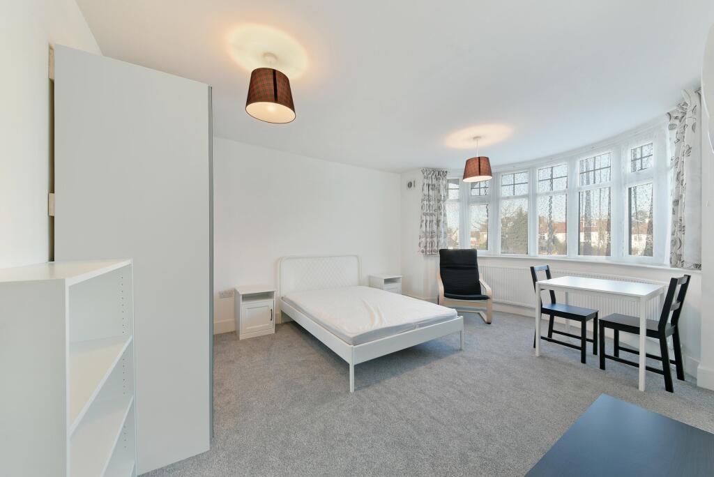 4 bed Studio for rent in Isleworth. From Barnard Marcus Lettings - Chiswick- Lettings