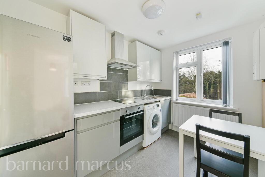 4 bed 1st Floor Flat for rent in Isleworth. From Barnard Marcus Lettings - Chiswick- Lettings