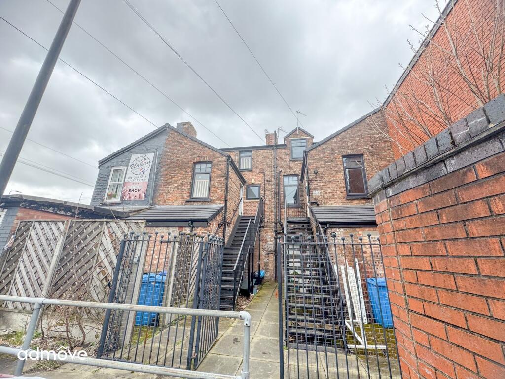 2 bed 1st Floor Flat for rent in Sale. From Admove - Altrincham
