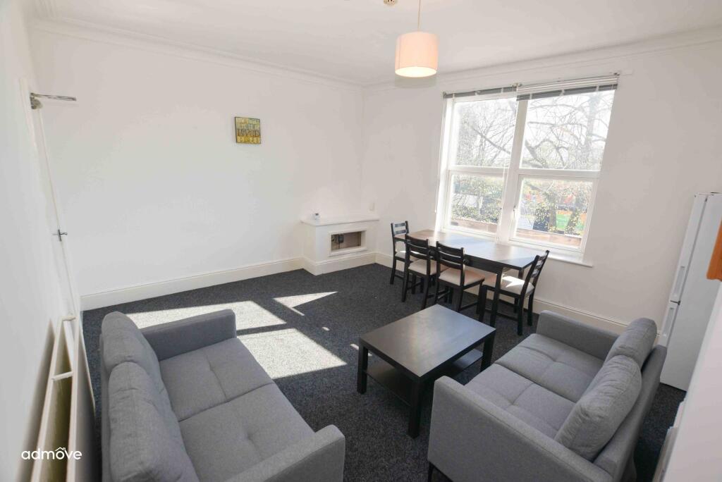 3 bed Apartment for rent in Stretford. From Admove - Altrincham